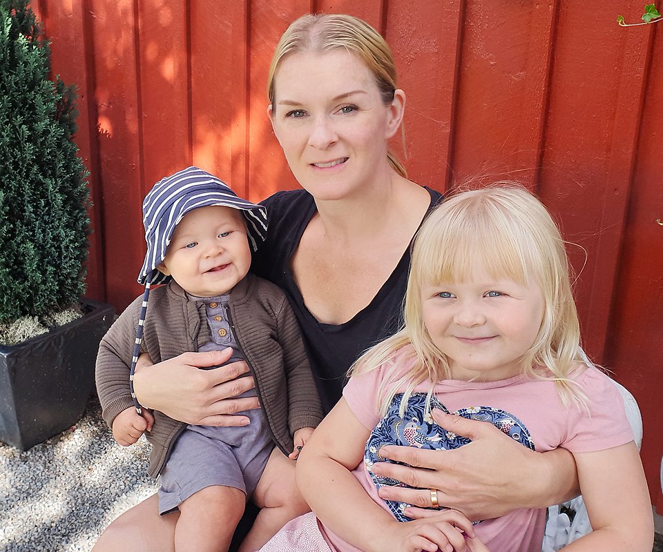 Bild: Maria Spets med sina två barn